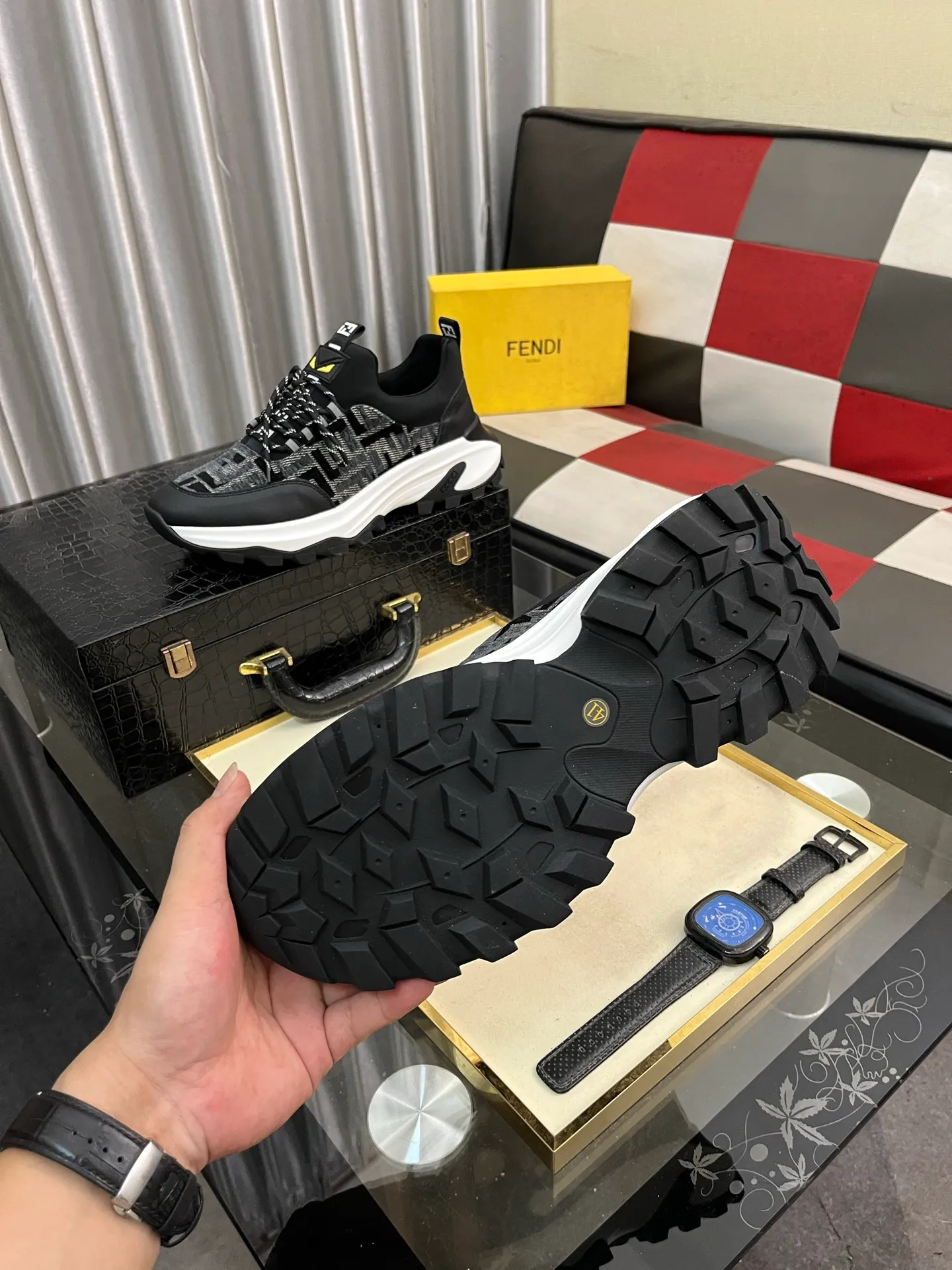 Men's Men's Shoes💰458⌚️⌚️[FENDI] Fendi's classic and comfortable men's, this complex sneaker is made of soft calfskin➕genuine leather lining➕original ultra-light rubber material with rough outsole. This unique light style is suitable for the casual and refined sensibility of this season. It is comfortable and natural on the feet. It is an everyday style for casual travel in autumn and winter! 38−443️⃣colors available